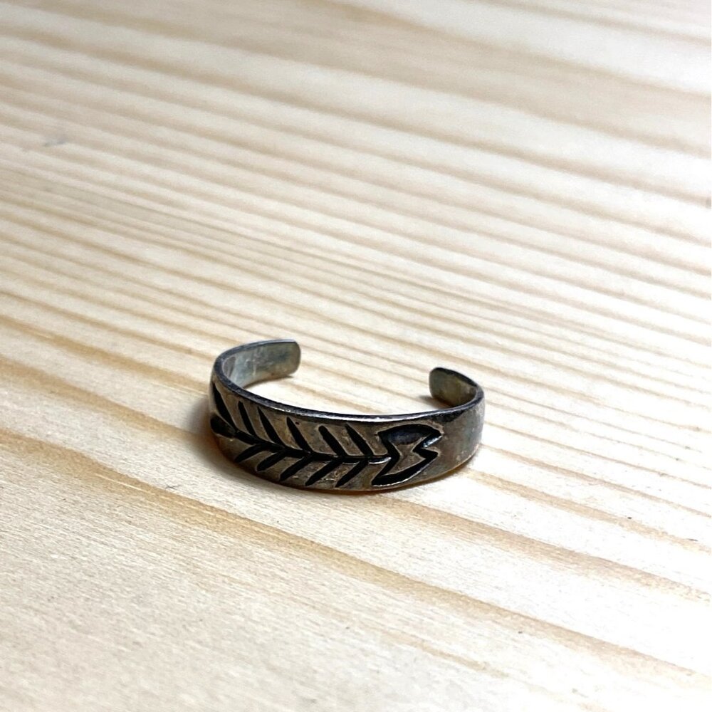 Native American Stamped Arrow Silver Adjustable Toe Ring